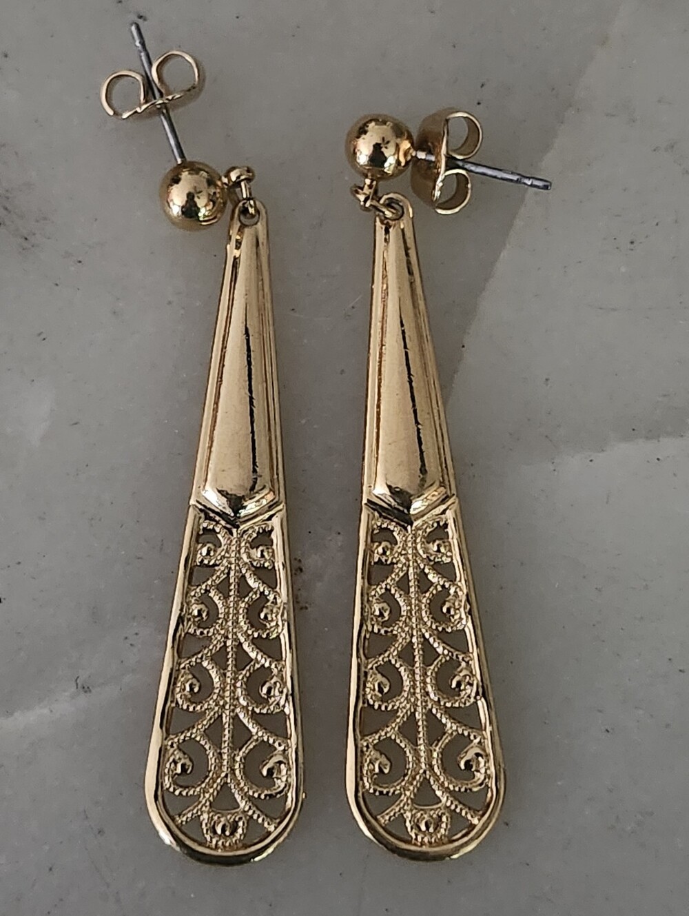 Elegent Gold Tone Ornate Filigree Drop Earrings